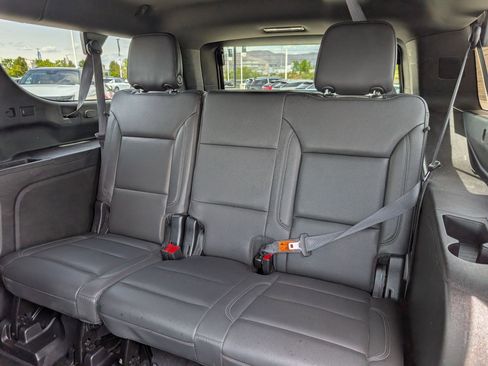 Used 2024 Chevrolet Suburban Z71 w/ Luxury Package AWD/4WD image 33