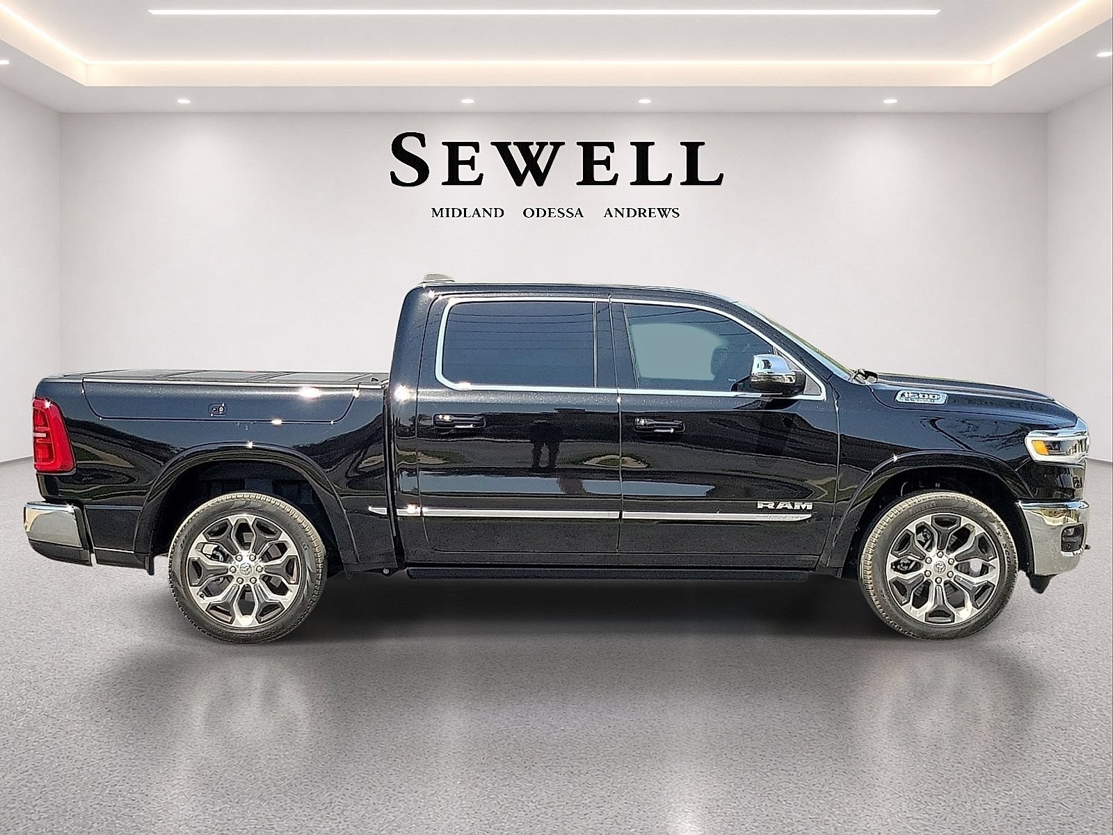 Used 2025 RAM 1500 Limited AWD/4WD image 5