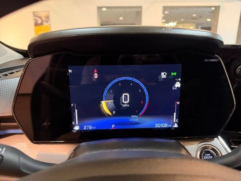 Used 2025 Chevrolet Trax LT FWD image 39
