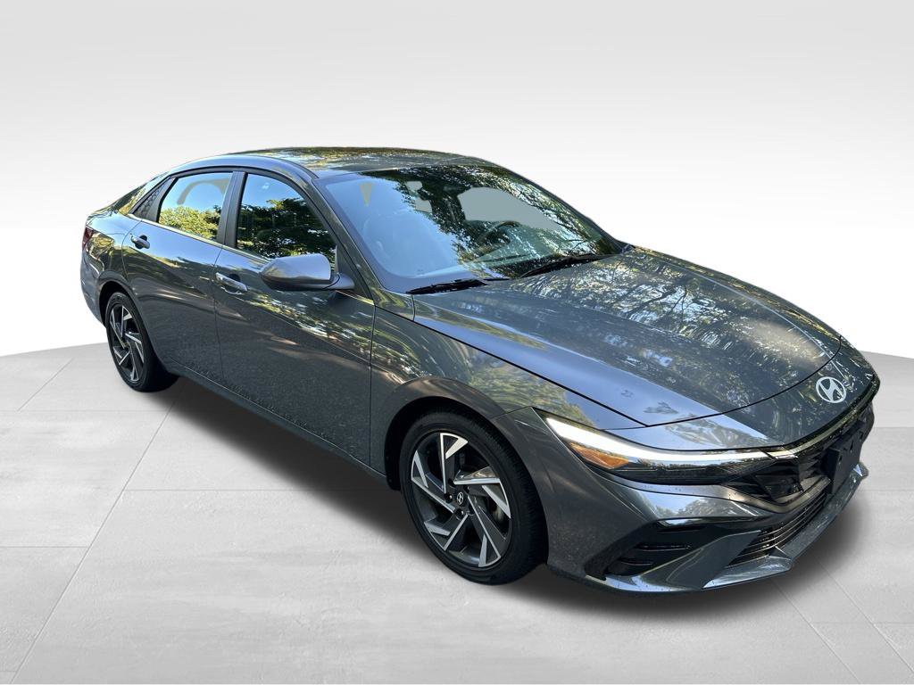 Used 2025 Hyundai Elantra SEL FWD image 8