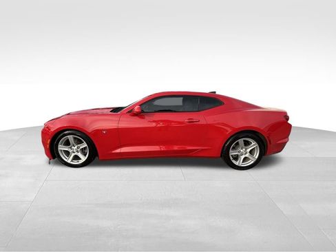 Used 2022 Chevrolet Camaro LT RWD image 9