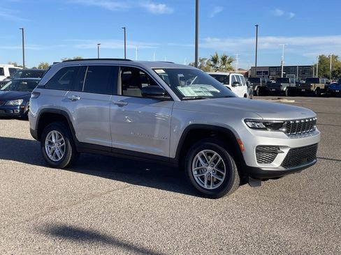 New 2025 Jeep Grand Cherokee 4WD image 5