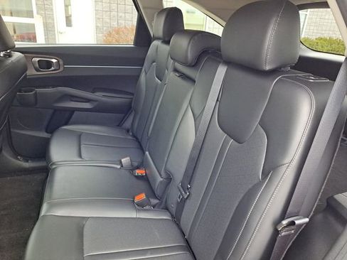 Used 2023 Kia Sorento S image 19