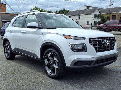 New 2025 Hyundai Venue SEL image 2