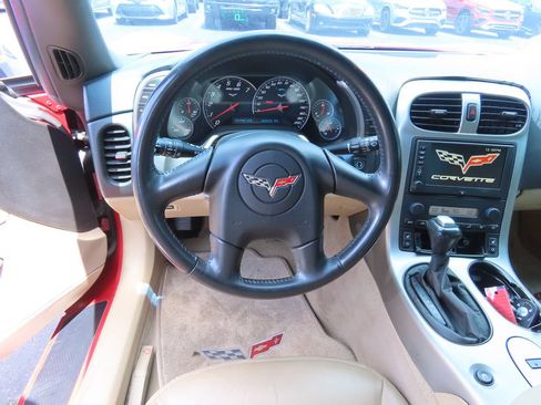 Used 2005 Chevrolet Corvette Coupe w/ Preferred Equipment Group RWD image 5