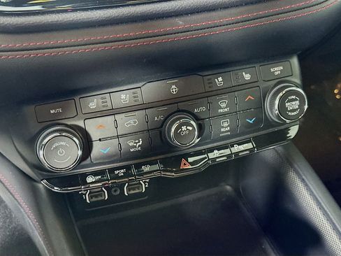 Used 2024 Dodge Durango GT AWD/4WD image 27