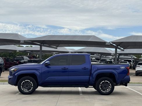 Used 2025 Toyota Tacoma TRD Sport RWD image 3