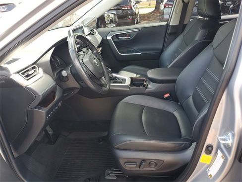 Used 2021 Toyota RAV4 Limited image 14