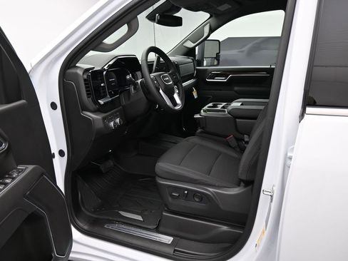 New 2026 GMC Sierra 3500 SLE w/ SLE Value Package image 9