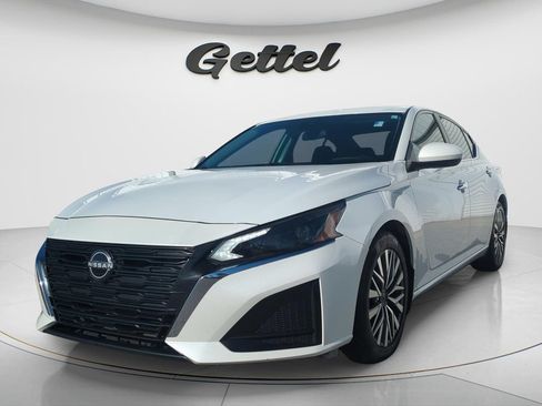 Certified 2023 Nissan Altima 2.5 SV FWD image 1