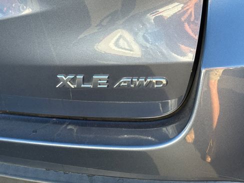 Used 2017 Toyota Highlander XLE AWD/4WD image 10