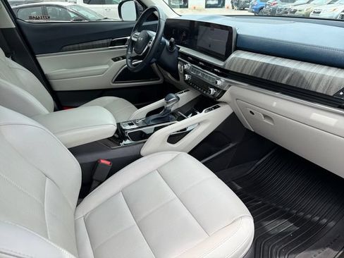 Certified 2024 Kia Telluride EX w/ EX Captain's Chair Package FWD image 25
