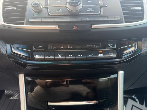 Used 2017 Honda Accord LX image 19