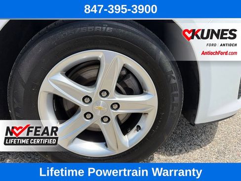 Used 2022 Chevrolet Malibu LT FWD image 37