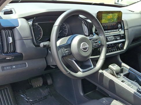 Used 2024 Nissan Pathfinder SV AWD/4WD image 25