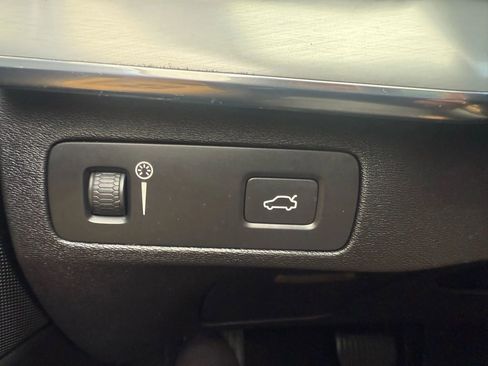 Used 2016 Volvo XC90 T6 Momentum image 17