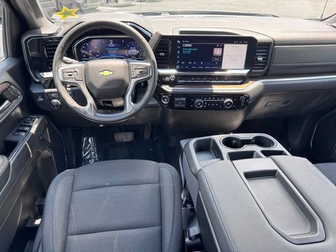 Used 2024 Chevrolet Silverado 1500 LT AWD/4WD image 6