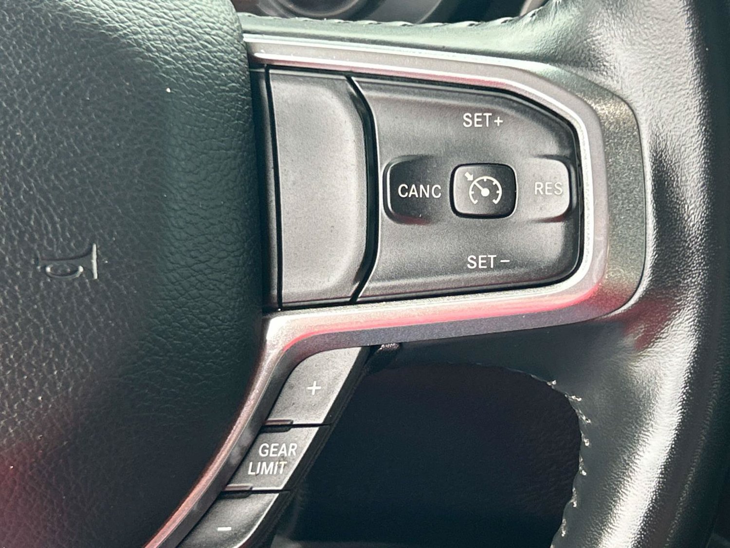 Used 2022 RAM 1500 Laramie AWD/4WD image 35