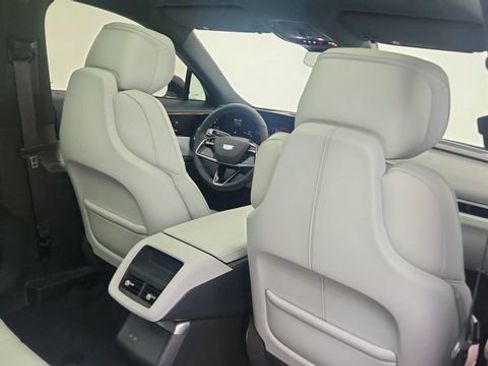 Used 2024 Cadillac Lyriq Luxury image 28