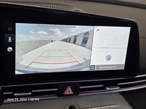Certified 2025 Hyundai Elantra Limited FWD image 23