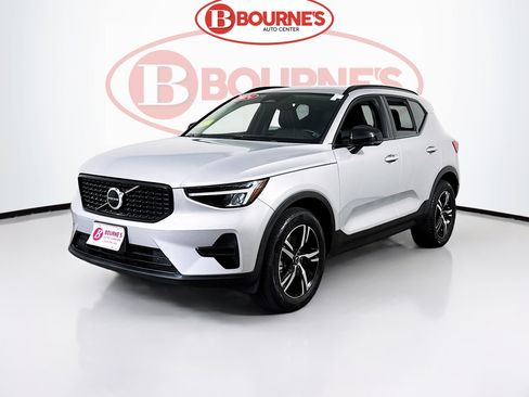Used 2024 Volvo XC40 B5 Core w/ Climate Package AWD/4WD image 7