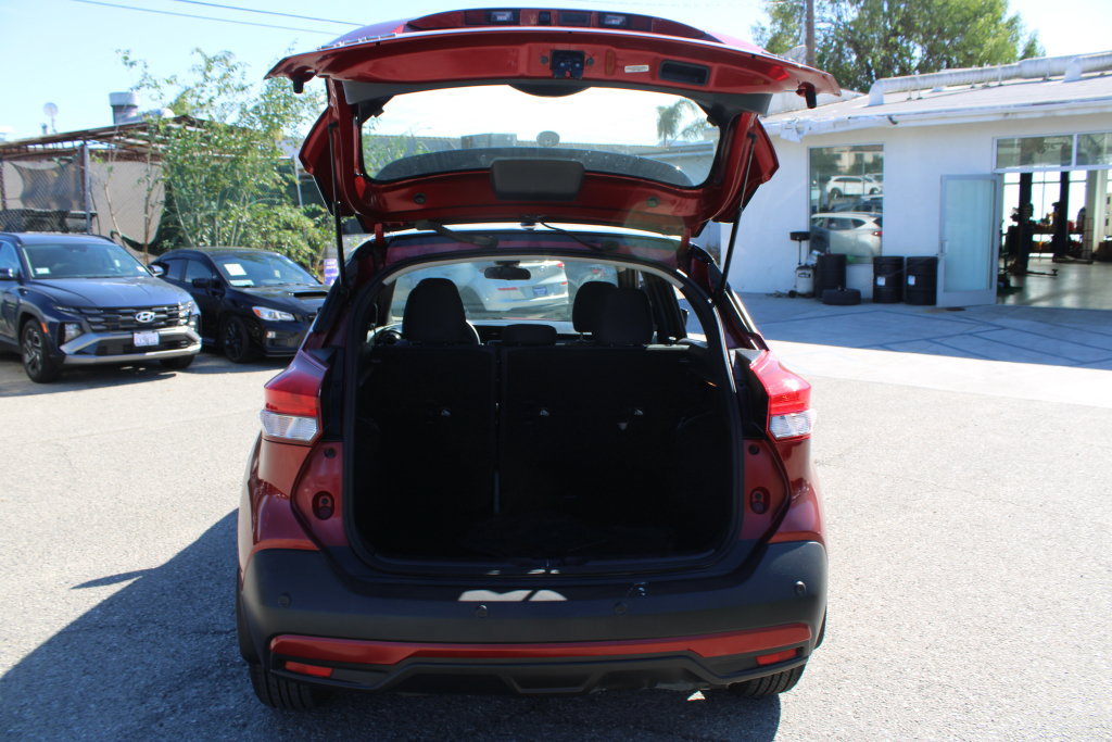 Used 2020 Nissan Kicks SR FWD image 10