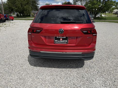 Used 2022 Volkswagen Tiguan SE w/ Panoramic Sunroof Package AWD/4WD image 6