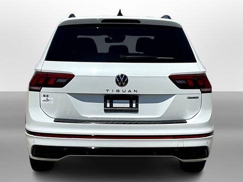 Used 2022 Volkswagen Tiguan SE R-Line image 4