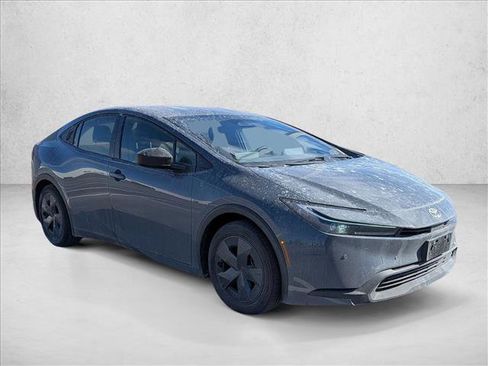 Used 2025 Toyota Prius LE image 3