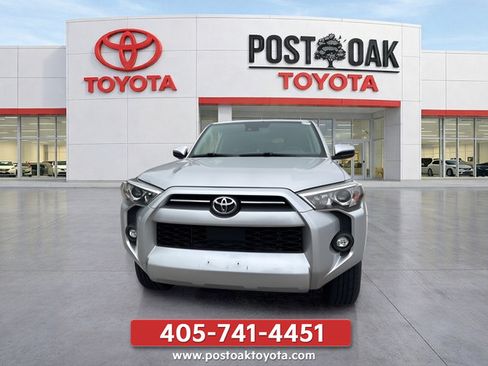 Used 2022 Toyota 4Runner SR5 AWD/4WD image 3