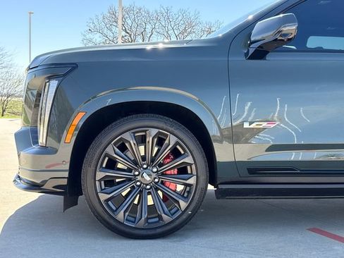 Used 2025 Cadillac Escalade V AWD/4WD image 5