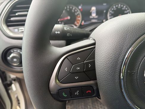 Used 2022 Jeep Renegade Latitude AWD/4WD image 20