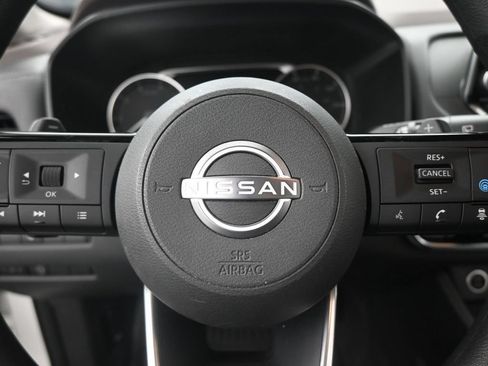 Used 2023 Nissan Rogue SV FWD image 11