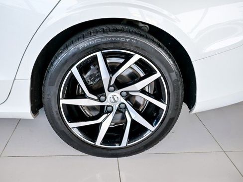 Used 2019 Volvo S60 T6 Momentum w/ Premium Package image 38