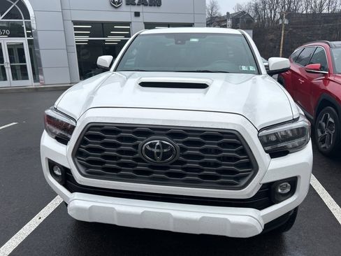 Used 2023 Toyota Tacoma TRD Sport image 3