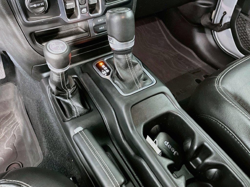 Used 2023 Jeep Wrangler Unlimited Sahara AWD/4WD image 23