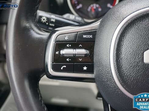 Used 2023 Kia Carnival EX FWD image 42