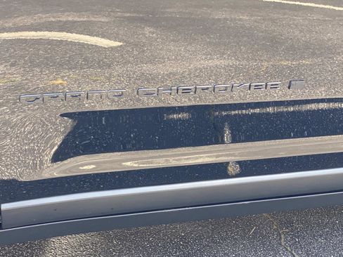 Used 2023 Jeep Grand Cherokee Limited w/ Black Appearance Package image 15