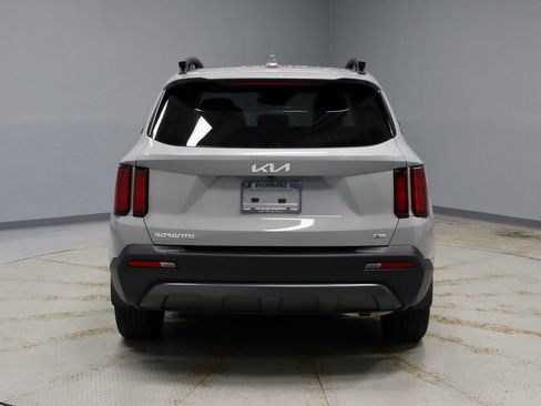 Used 2023 Kia Sorento S w/ Panoramic Sunroof Package image 12