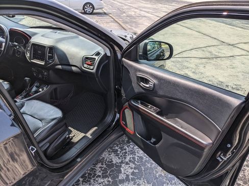 Used 2018 Jeep Compass Trailhawk w/ Leather Interior Group AWD/4WD image 13