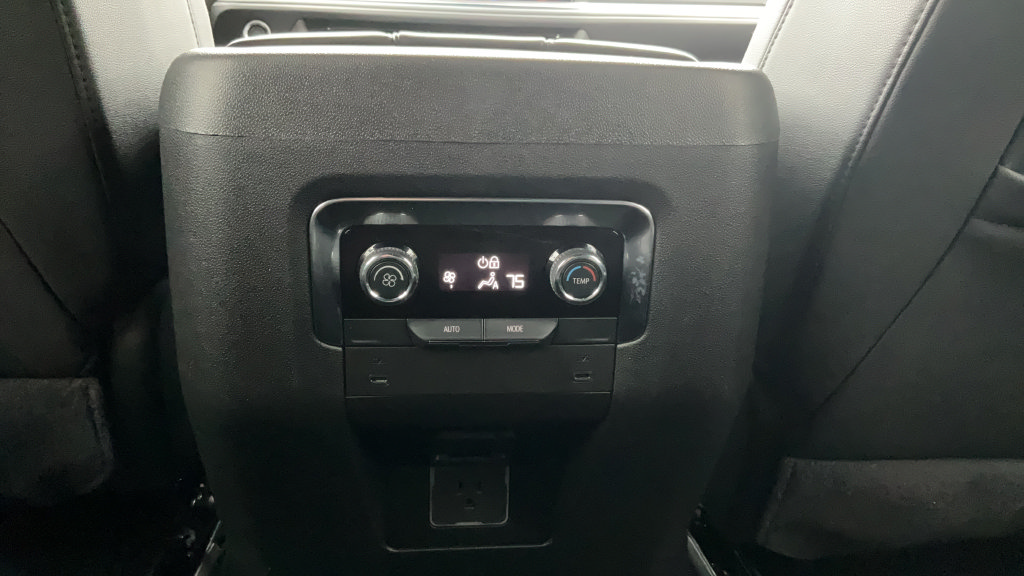Used 2025 Chevrolet Suburban Z71 AWD/4WD image 33