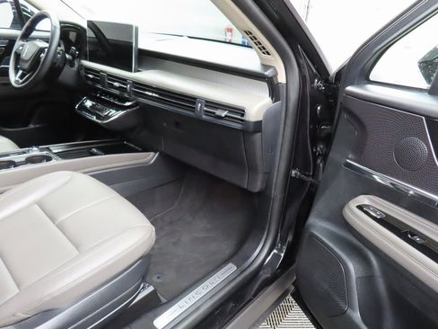 Used 2025 Lincoln Corsair Premiere w/ Jet Appearance Package image 34