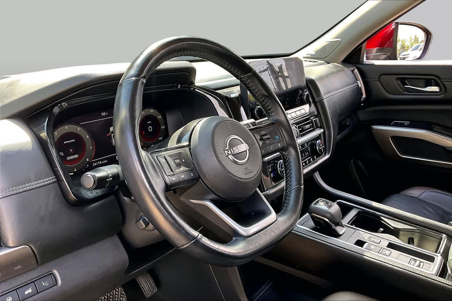 Certified 2023 Nissan Pathfinder Platinum FWD image 18