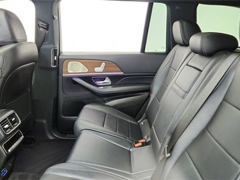 Used 2025 Mercedes-Benz GLS 450 4MATIC image 33