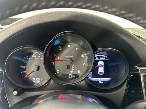 Used 2018 Porsche Macan AWD/4WD image 24