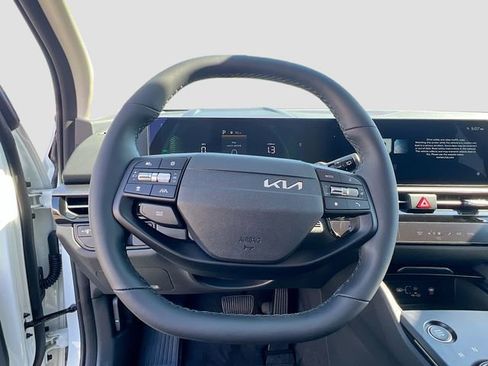 New 2026 Kia Sportage LX image 11