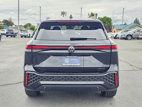 Certified 2025 Volkswagen Tiguan SE R-Line AWD/4WD image 5