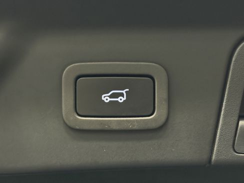 Used 2021 Land Rover Range Rover Velar R-Dynamic S image 15