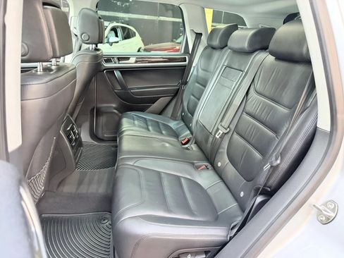 Used 2013 Volkswagen Touareg Executive AWD/4WD image 25