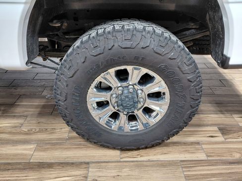 Used 2019 Ford F350 XLT w/ XLT Premium Package image 8